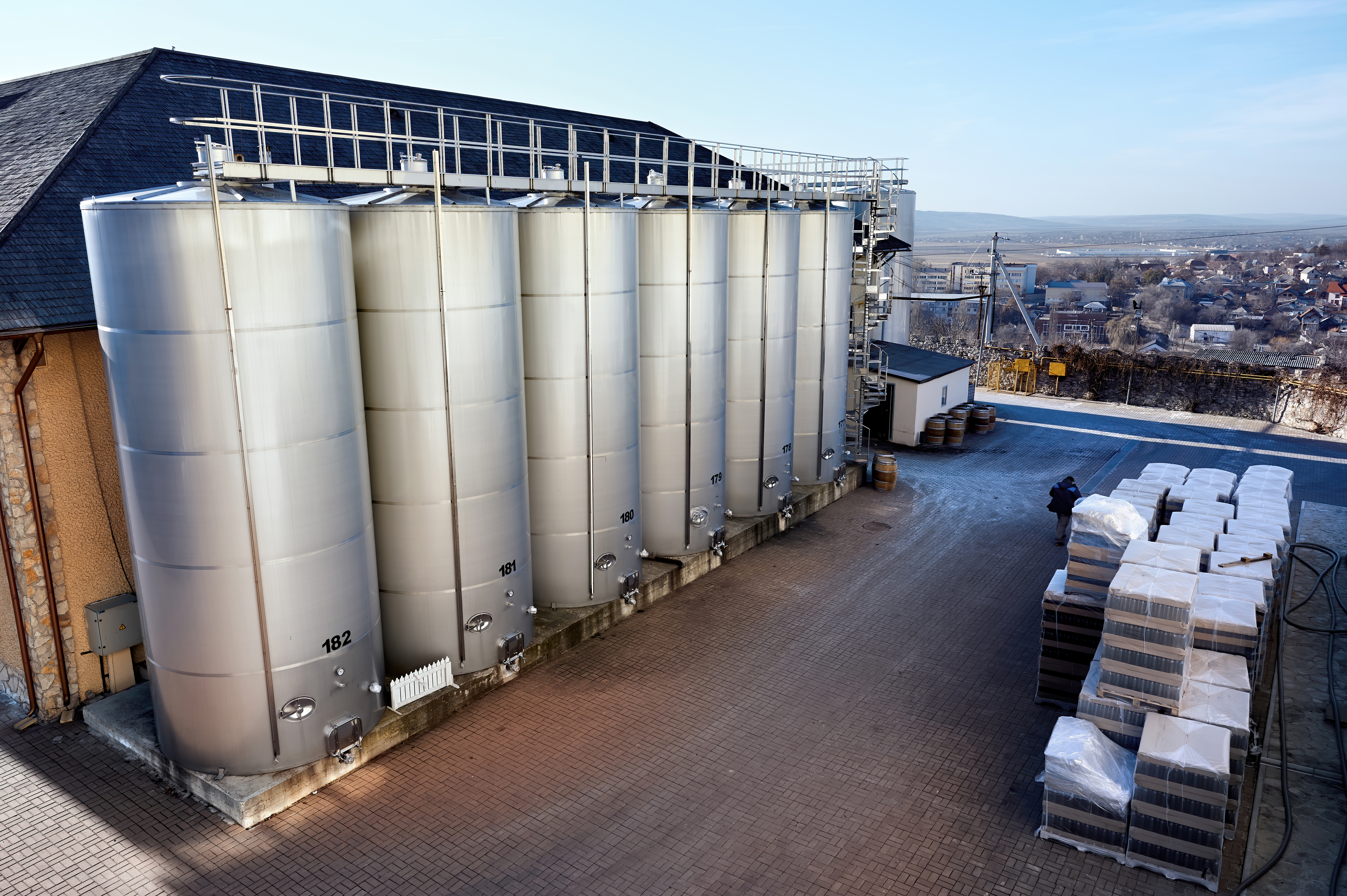 LN2 Storage Tank